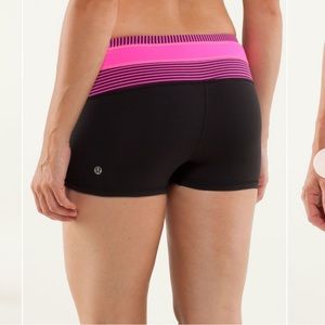 Lululemon Boogie Short black and pink